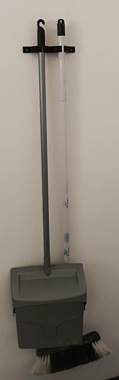 Suporte de Vassoura - para 2 vassouras